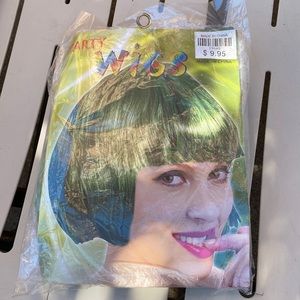 Green short wig